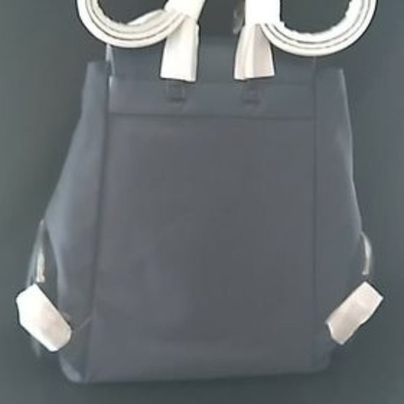 🔥Michael Kors Abbey Large Nylon Backpack Navy🔥 - Picture 7 of 10